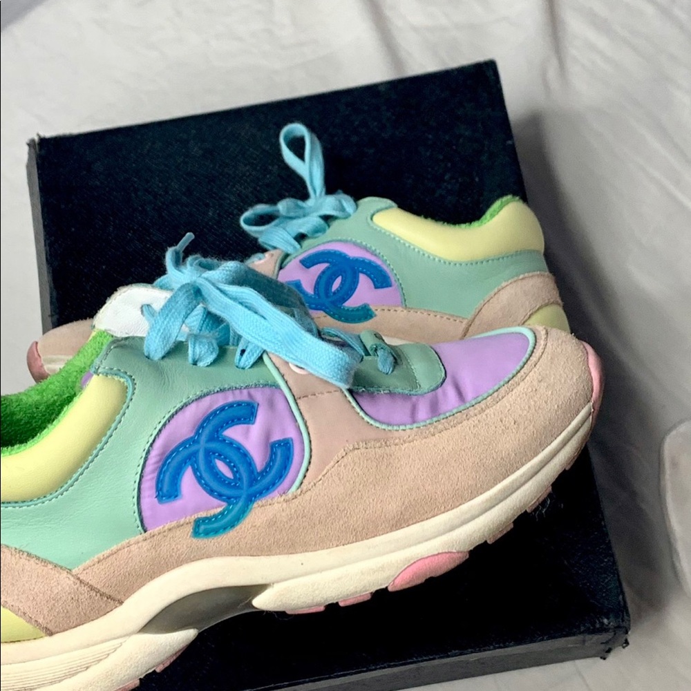 CHANEL SNEAKERS SIZE 5